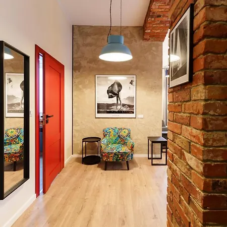 Foto Loft - Vinci - Z Prywatnym Monitorowanym Parkingiem - Space Apartment *
